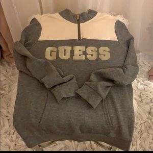 Sweashirt by Guess 💛